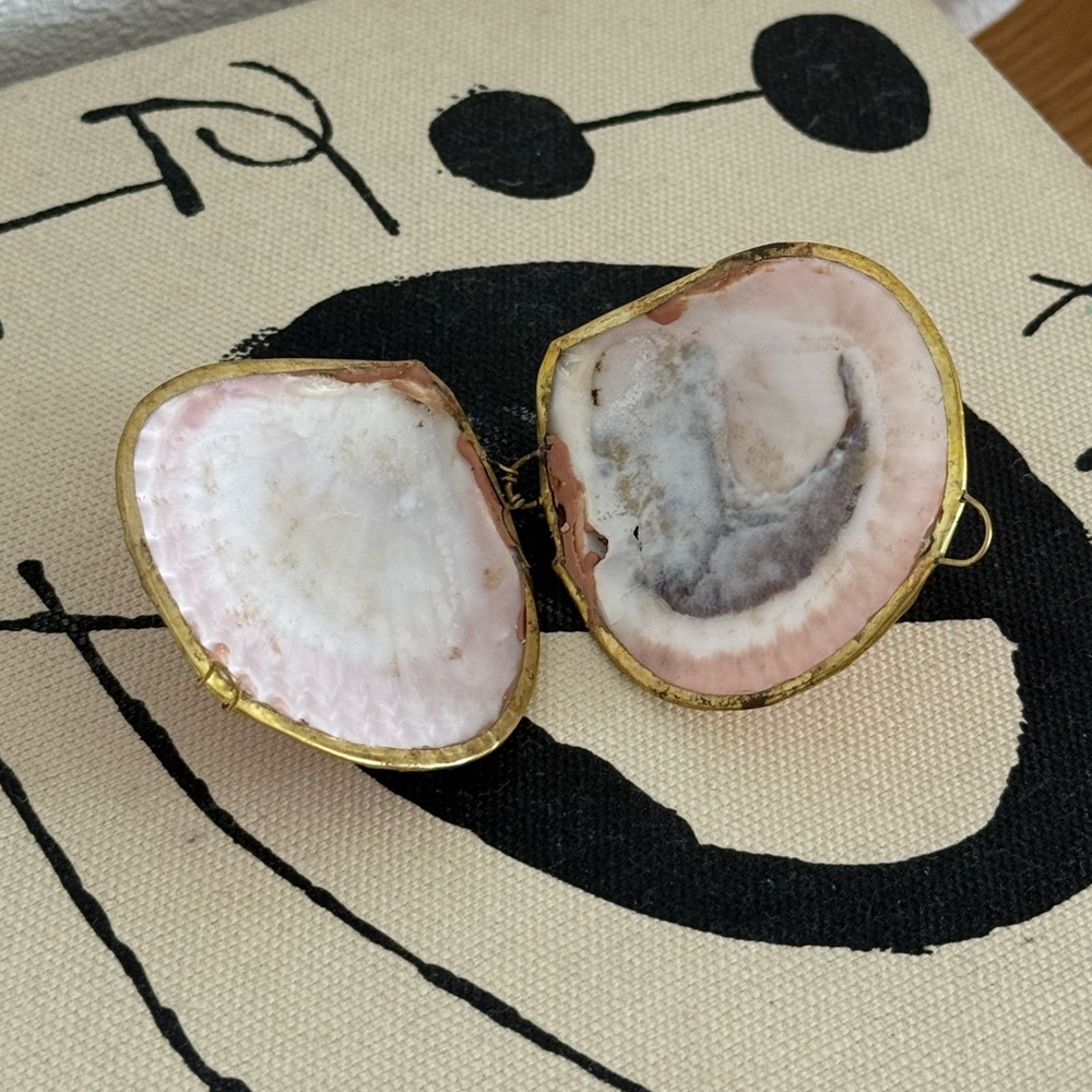 Shell Compact/Pill Holder - Picture 2 of 4